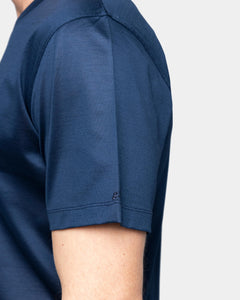 t shirt uomo tinta unita blu manica corta classica con stile sartoriale in tessuto lucido 100% cotone pregiato su misura brand filatori dettaglio
